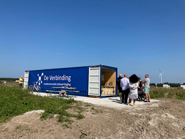 container met publiek